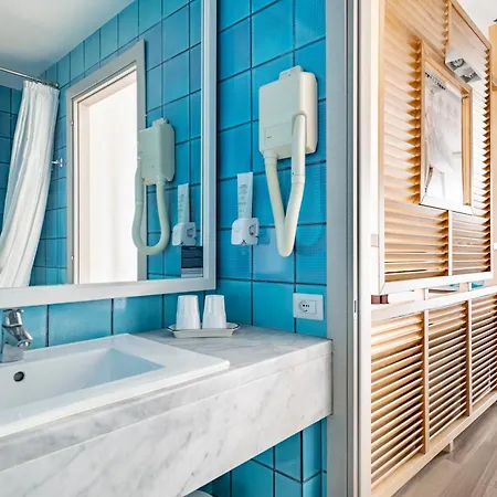 & Village Baia Di Conte 4*