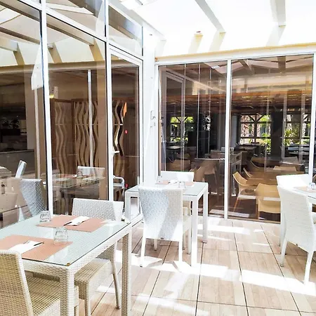 & Village Baia Di Conte 4*