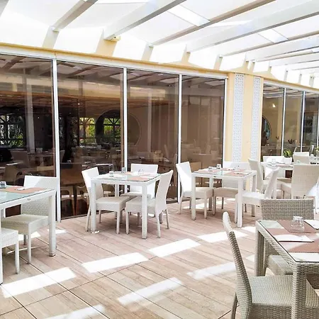 & Village Baia Di Conte 4*