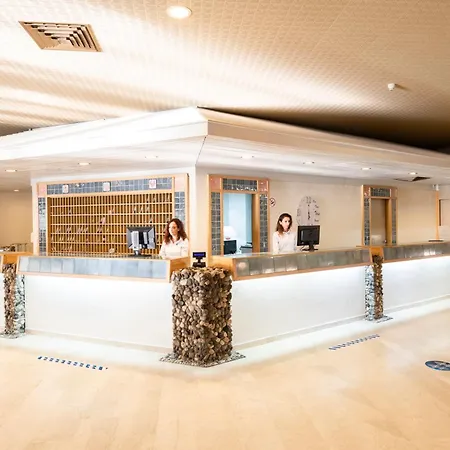 & Village Baia Di Conte ホテル 4*