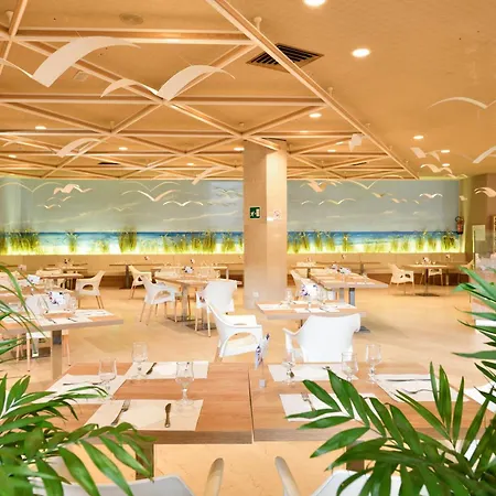 & Village Baia Di Conte ホテル 4*