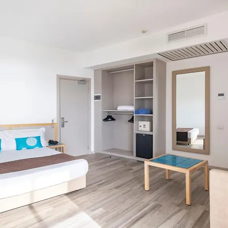 & Village Baia Di Conte Otel 4*